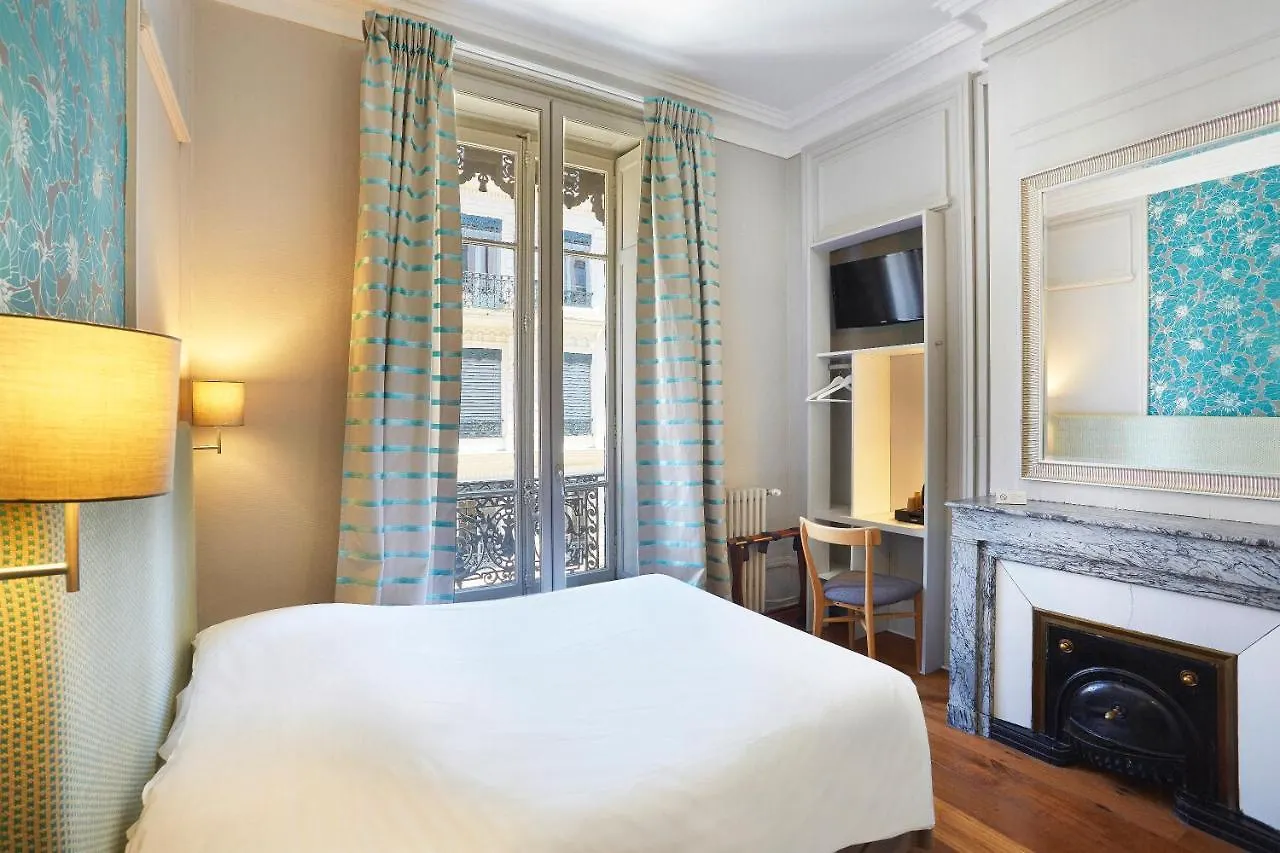 Hotel Vaubecour - Centre Lyon Ainay - Perrache 2*,  France
